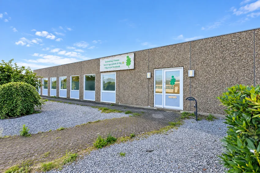 Fitnesscentrets facade og indgang på Ravnsøvej 2