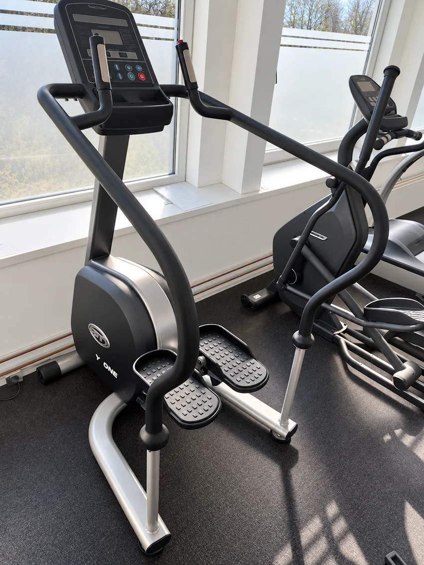 Trappemaskine ved vinduerne i Grimstrup Fitness